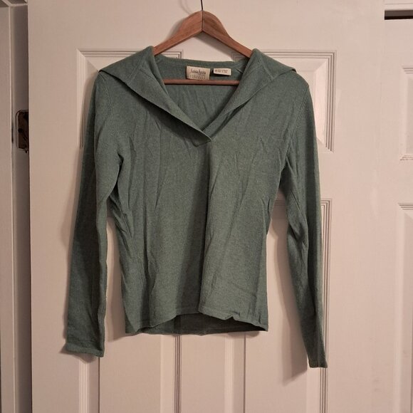 Neman Marcus 100% cashmere sweater size m, small would fit best